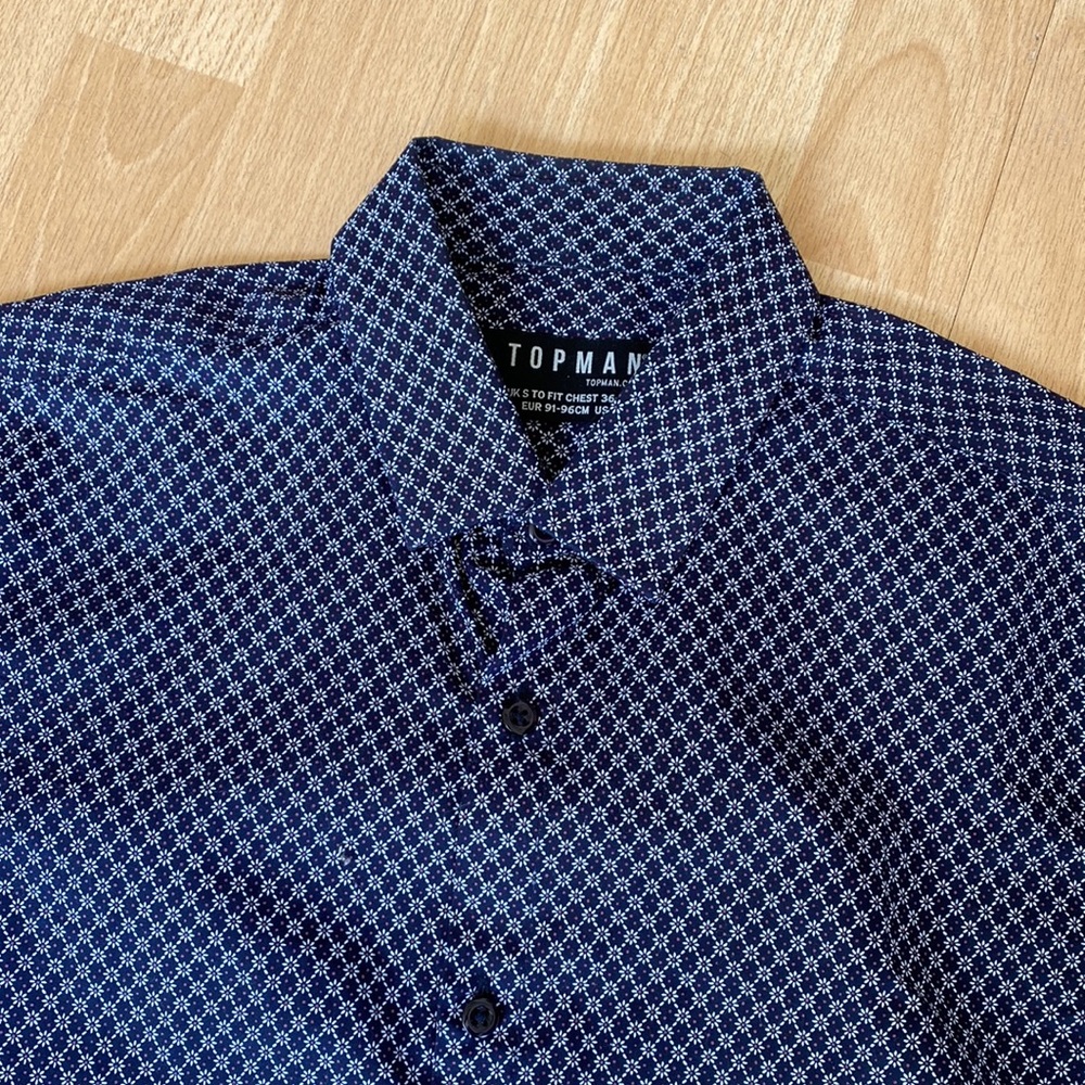Topman Button down short sleeve shirt. Can also fit medium, looser fit